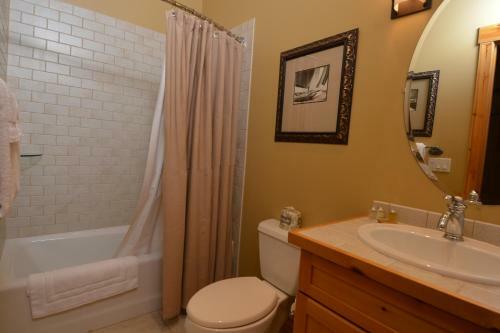 Kendall Camp Get-a-way Four-bedroom Townhome
