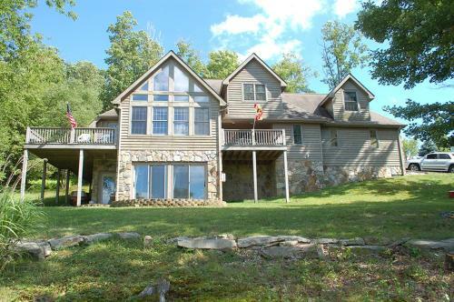Moon Tower Four-bedroom Holiday Home