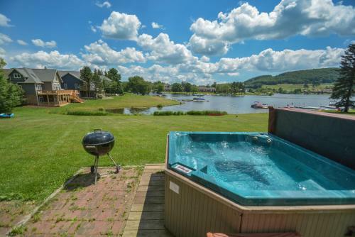 Creeks Edge Three-bedroom Holiday Home