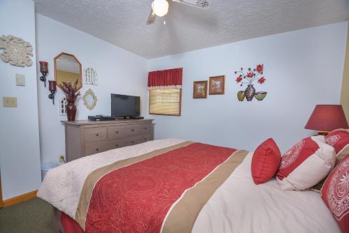 Landmark Village #1 Three-bedroom Holiday Home