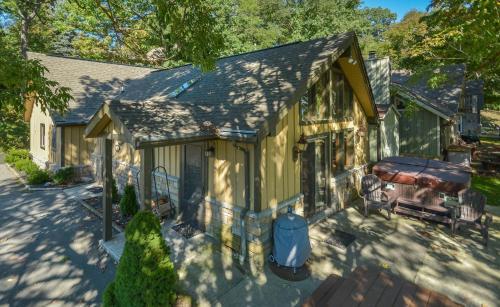 Landmark Village #1 Three-bedroom Holiday Home