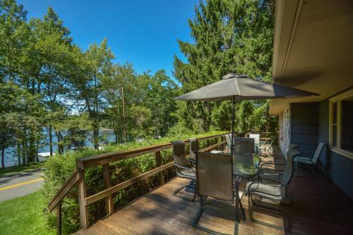 Whispering Oaks Three-bedroom Holiday Home