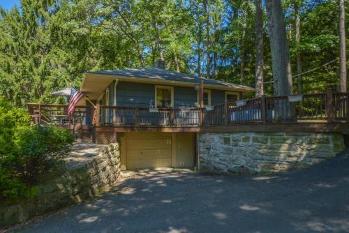 Whispering Oaks Three-bedroom Holiday Home