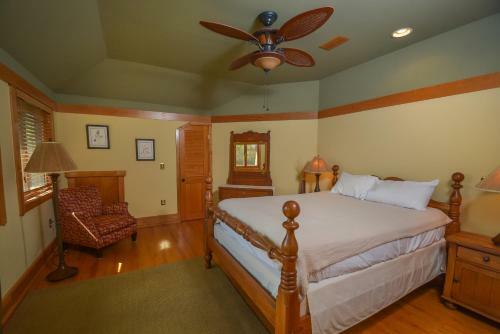 Lake Effect Five-bedroom Holiday Home