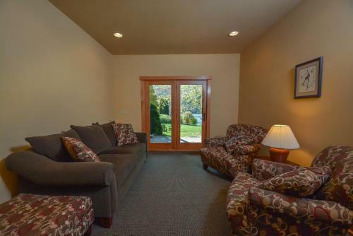 Lake Effect Five-bedroom Holiday Home