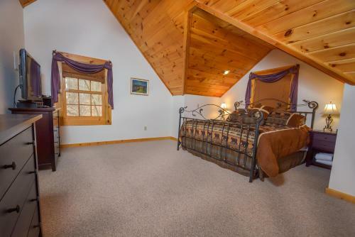 Bear Necessity Four-bedroom Holiday Home