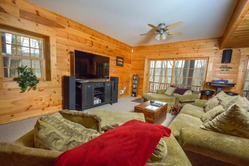 Bear Necessity Four-bedroom Holiday Home