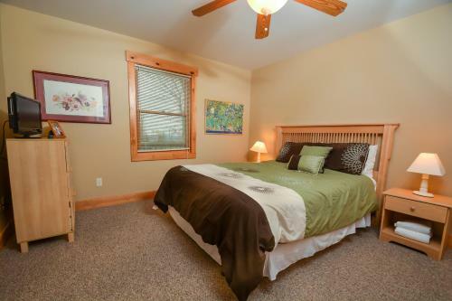 Wispering Heights Four-bedroom Holiday Home