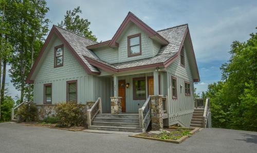 Wispering Heights Four-bedroom Holiday Home
