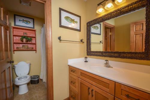 Mountainlair Five-bedroom Holiday Home