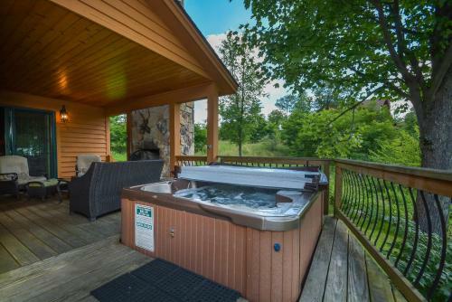 Mountainlair Five-bedroom Holiday Home
