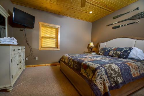 Marsh-mellow Manor Five-bedroom Holiday Home