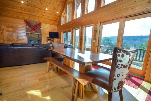 Marsh-mellow Manor Five-bedroom Holiday Home