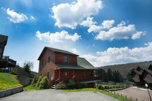 Marsh-mellow Manor Five-bedroom Holiday Home