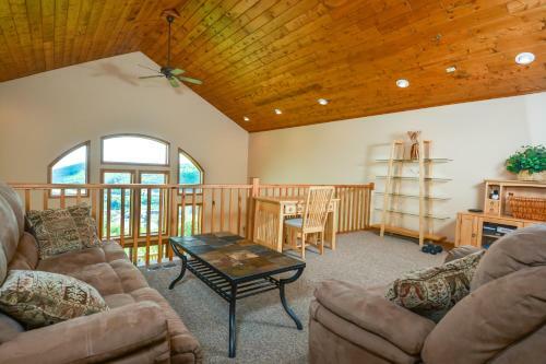 Amazing Overlook Three-bedroom Townhome