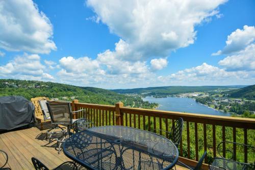 Amazing Overlook Three-bedroom Townhome