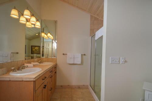 Steden Court Eight-bedroom Holiday Home