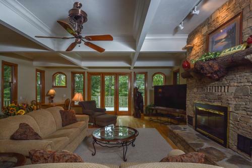 The West Wing Five-bedroom Holiday Home