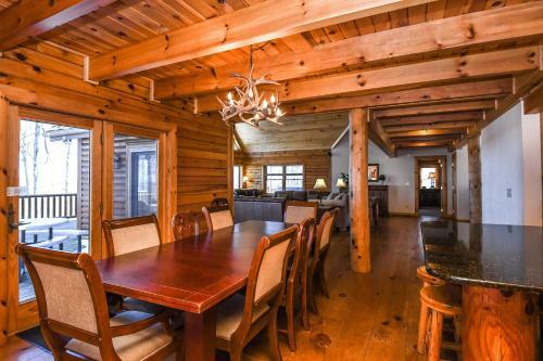 Peak Of Perfection Five-bedroom Holiday Home
