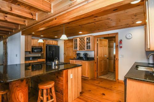Peak Of Perfection Five-bedroom Holiday Home