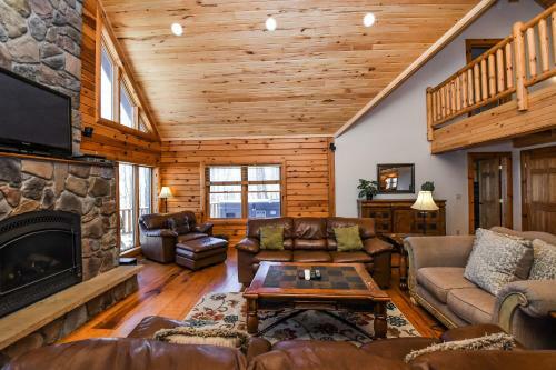 Peak Of Perfection Five-bedroom Holiday Home