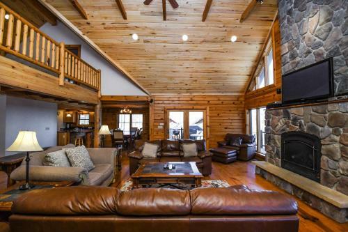 Peak Of Perfection Five-bedroom Holiday Home