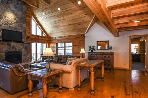 Peak Of Perfection Five-bedroom Holiday Home
