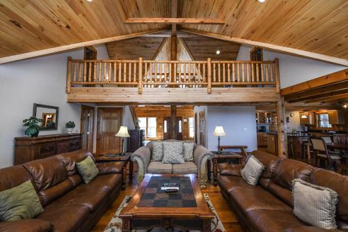 Peak Of Perfection Five-bedroom Holiday Home