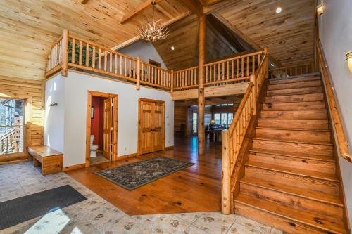 Peak Of Perfection Five-bedroom Holiday Home
