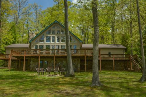 Over The Rainbow Four-bedroom Holiday Home