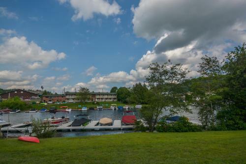 Ski Harbor Three-bedroom Holiday Home #02