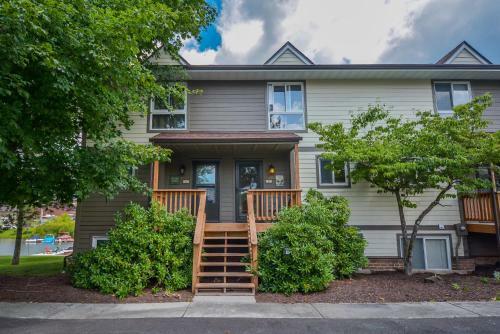 Ski Harbor Three-bedroom Holiday Home #02