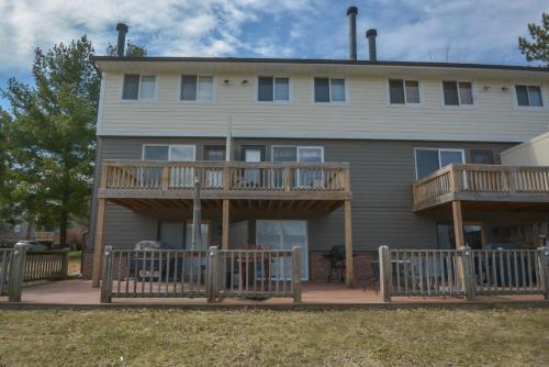 Ski Harbor Three-bedroom Holiday Home #02