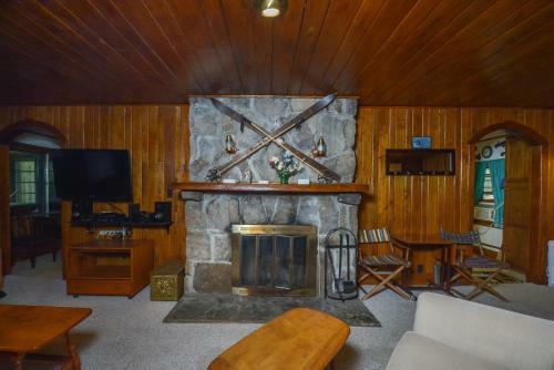 Simpson's Sanctuary Three-bedroom Holiday Home
