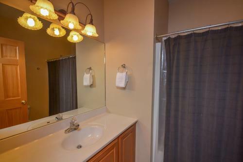 Irvana Six-bedroom Holiday Home