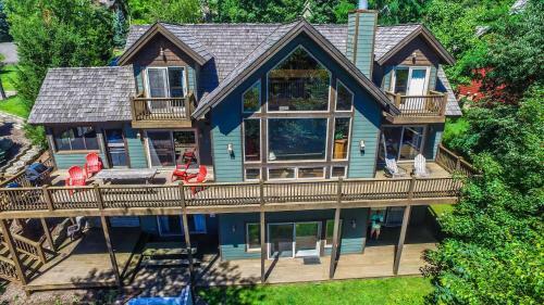 Irvana Six-bedroom Holiday Home