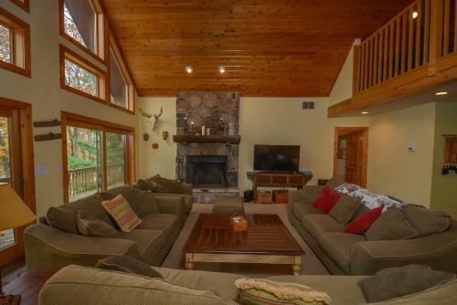 All Decked Out Four-bedroom Holiday Home