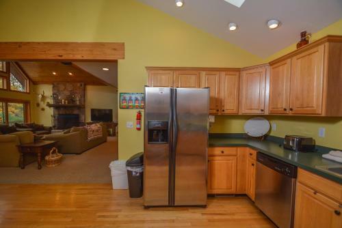 All Decked Out Four-bedroom Holiday Home