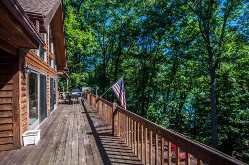 All Decked Out Four-bedroom Holiday Home