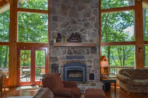 Slip Away Chalet Four-bedroom Holiday Home