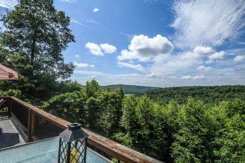 Hawk Mountain Five-bedroom Holiday Home
