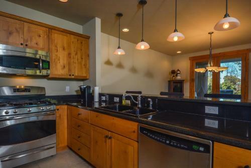 Glacier Paradise Five-bedroom Holiday Home