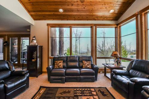 Glacier Paradise Five-bedroom Holiday Home