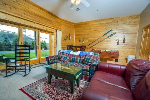 Cedar Shores Villa #08 Four-bedroom Holiday Home