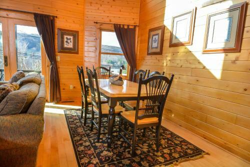 Cedar Shores Villa #08 Four-bedroom Holiday Home