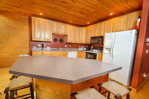 Cedar Shores Villa #08 Four-bedroom Holiday Home