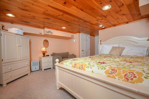 Sunrise Cove Four-bedroom Holiday Home