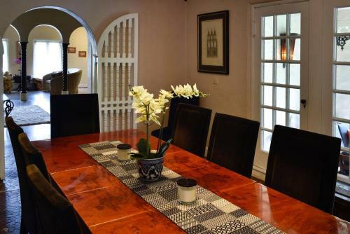 Historic Gated 6 Bdr Villa W/pool In Coconut Grove