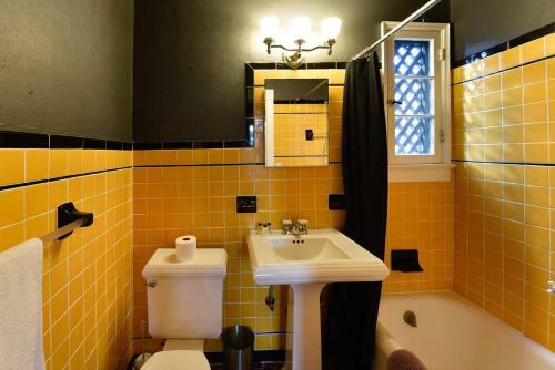 Historic Gated 6 Bdr Villa W/pool In Coconut Grove