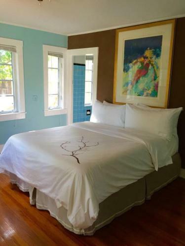 Historic Gated 6 Bdr Villa W/pool In Coconut Grove